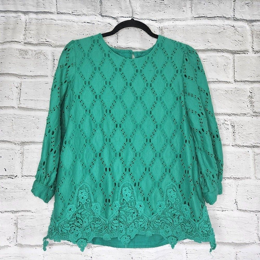 Karl lagerfeld Paris Unique women White Blouse Size Large Green Lined
